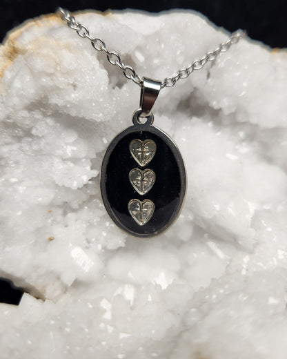 Collier trois cœurs argent – pendentif ovale sur chaîne acier