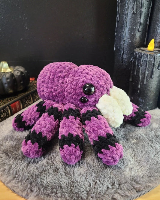 peluche araignée « aracélia » au crochet, violet, amigurumi fait main