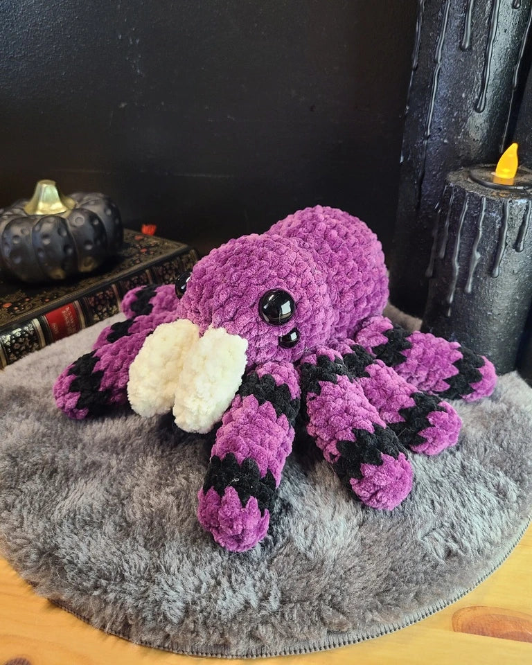 peluche araignée crochet violette, polyester Oeko-Tex, déco halloween