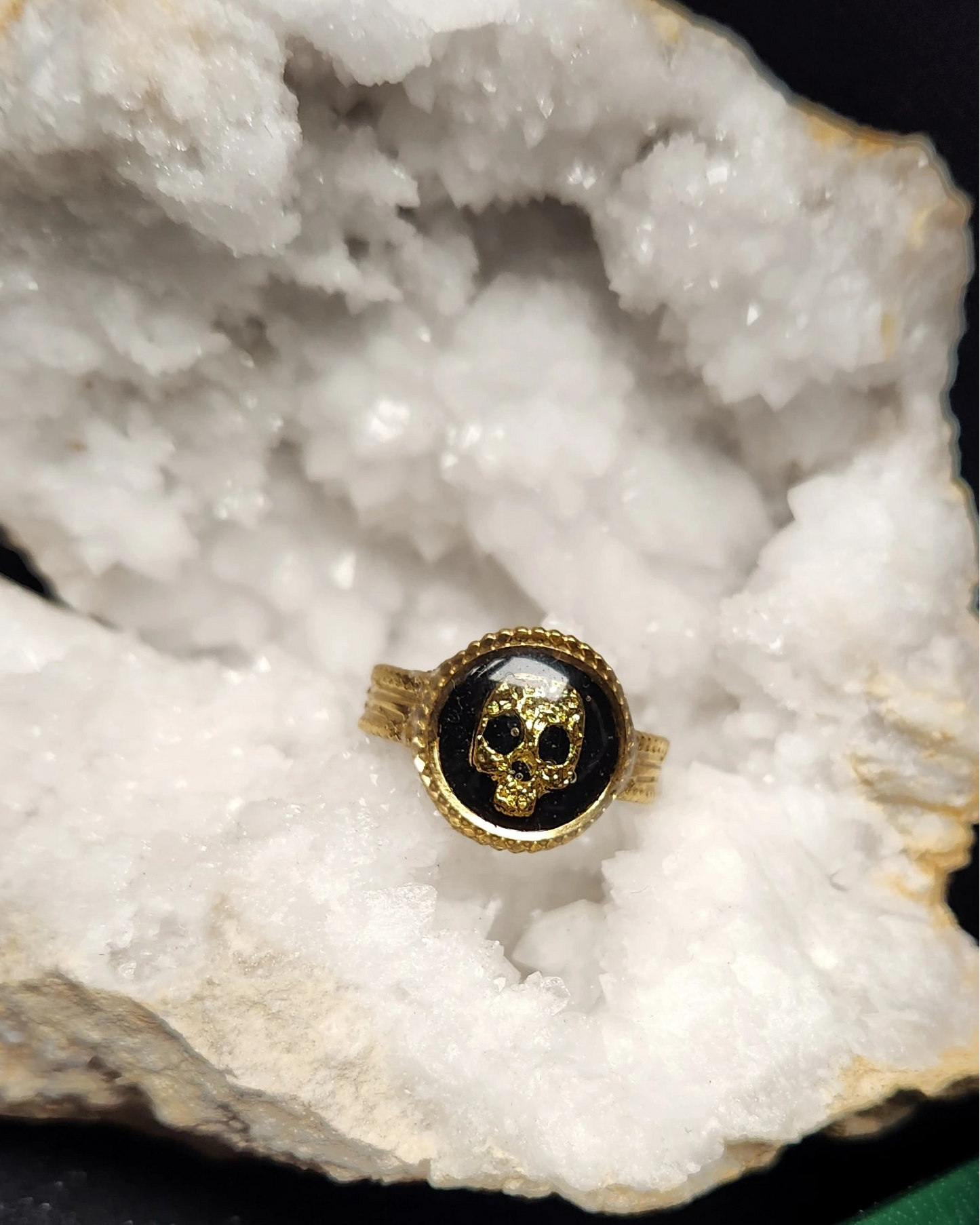 bague acier inoxydable fait main crane dorée style gothique