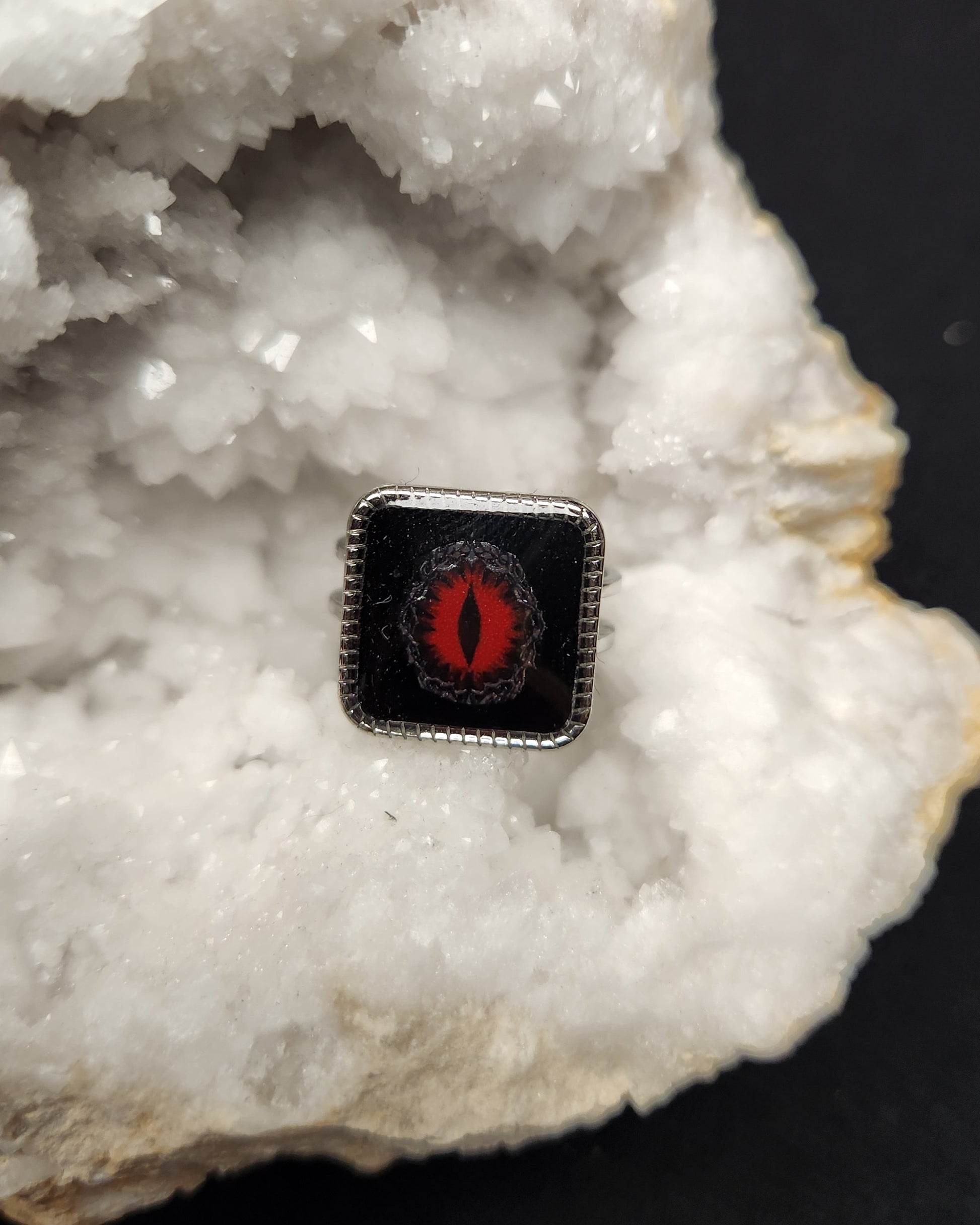 bague oeil de dragon rouge style roxk/metal