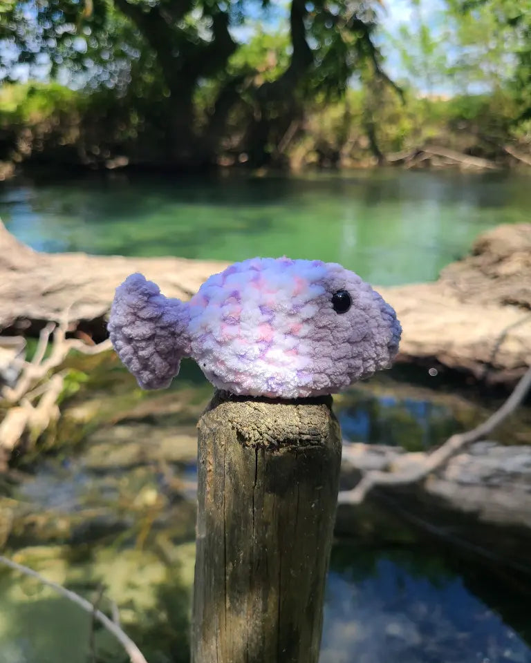 jouet poisson rose au crochet, texture douce, fait main