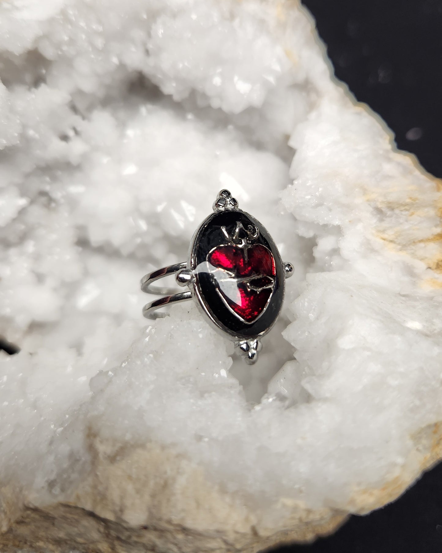 bague avec un coeur et des ronces 