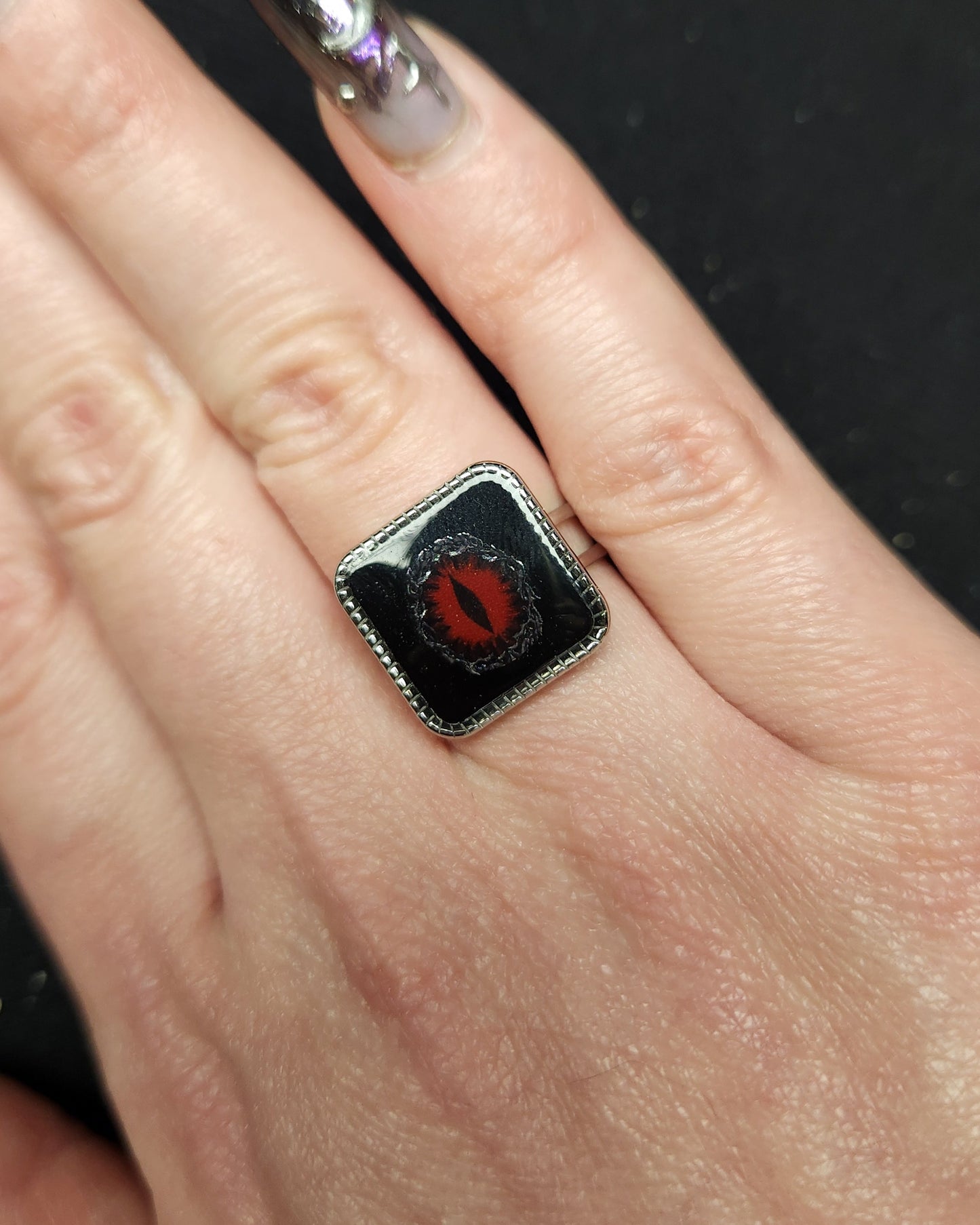 bague inspiration seigneur des anneaux oeil de sauron idée cadeau fan de pop culture