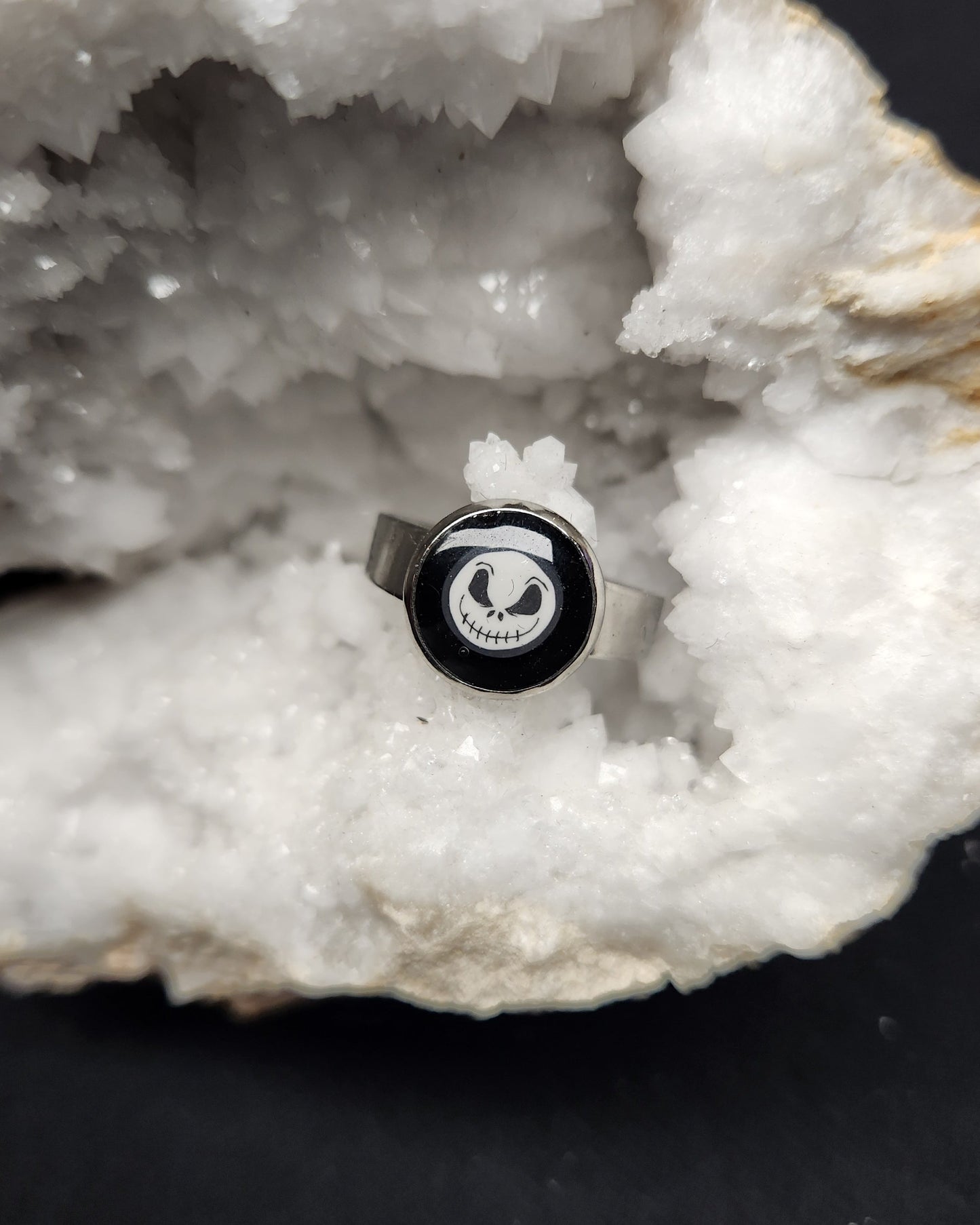 Bague crane jack dorée réglable – cabochon blanc sur quartz