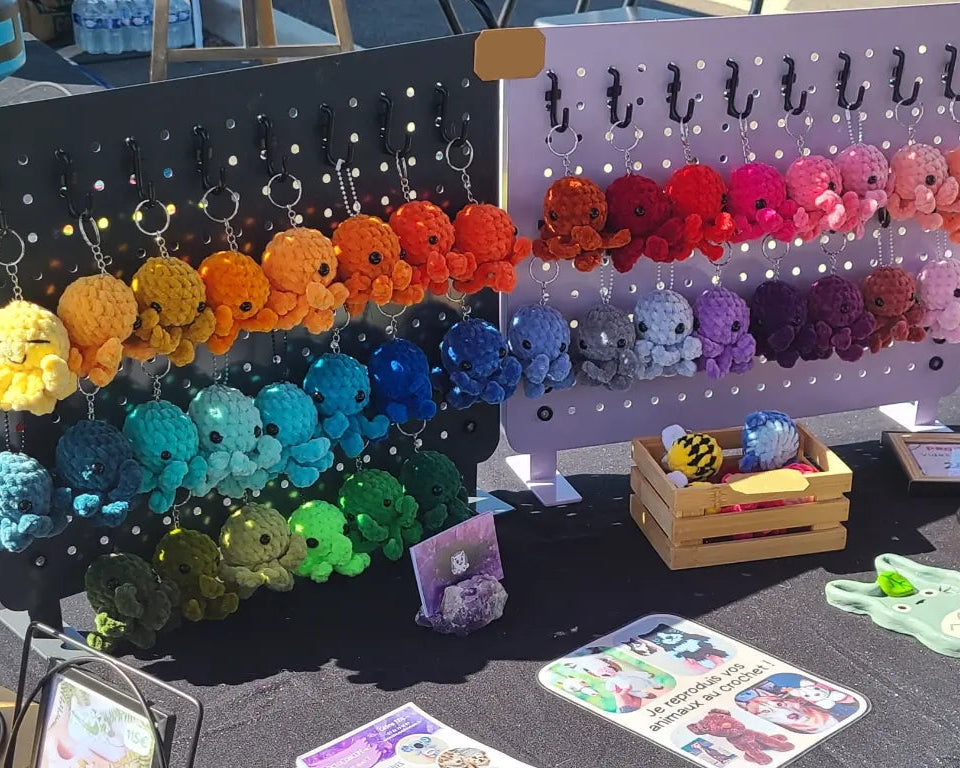 série de porte-clés poulpy multicolores, présentation boutique