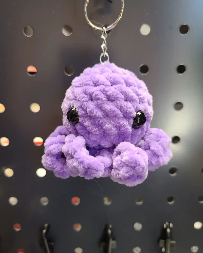 porte-clé poulpy lila crochet, idée cadeau kawaii