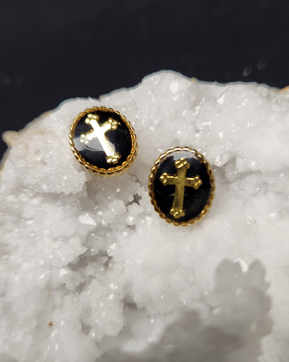 bijoux avec croix dorées