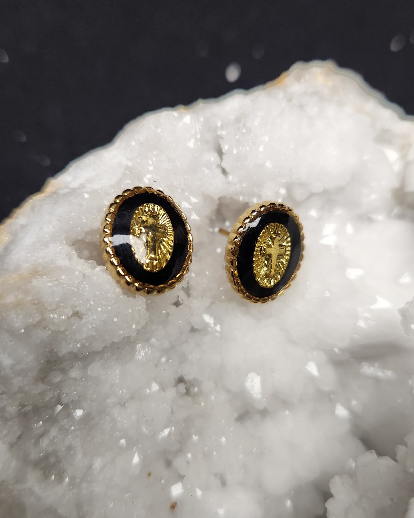 boucles d'oreilles acier inoxydable croix dorée et noir